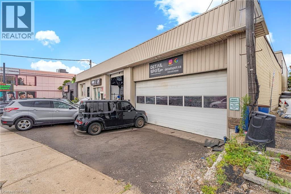 342 VICTORIA Street N