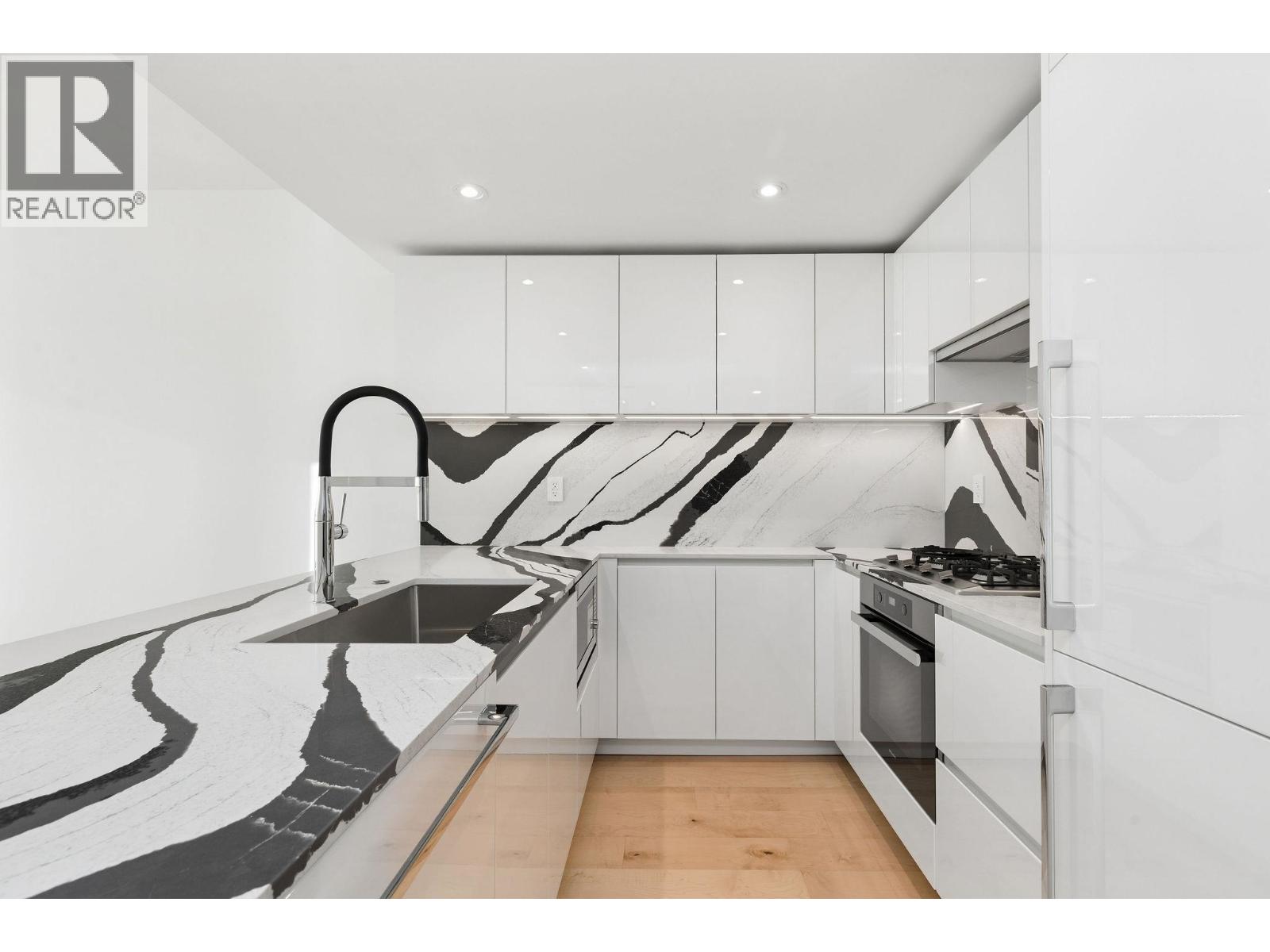 1004 135 E 13TH STREET