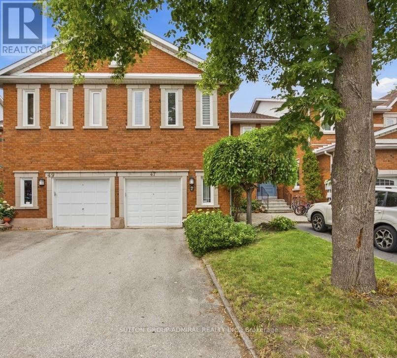Photo 1 of 32 — 47 BROWNSTONE CIRCLE, Vaughan (Crestwood-Springfarm-Yorkhill), ON L4J7P5