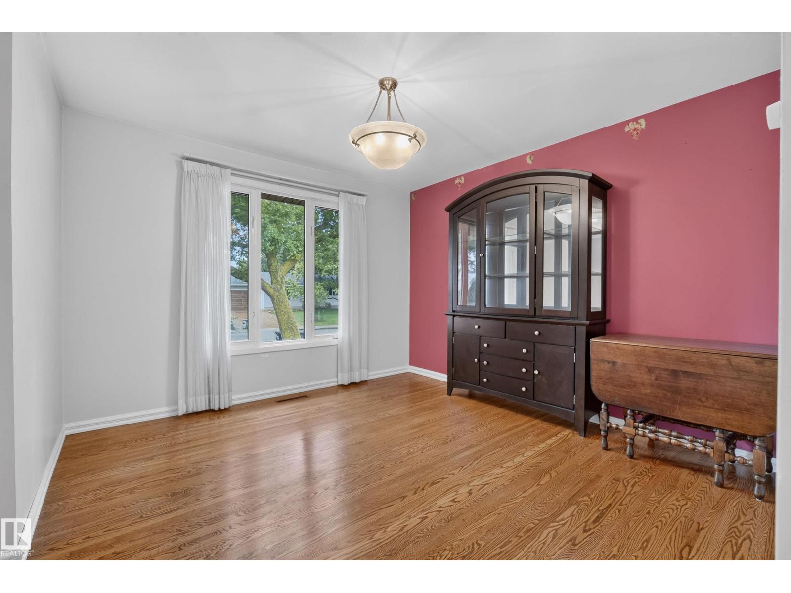 121 CEDAR ST