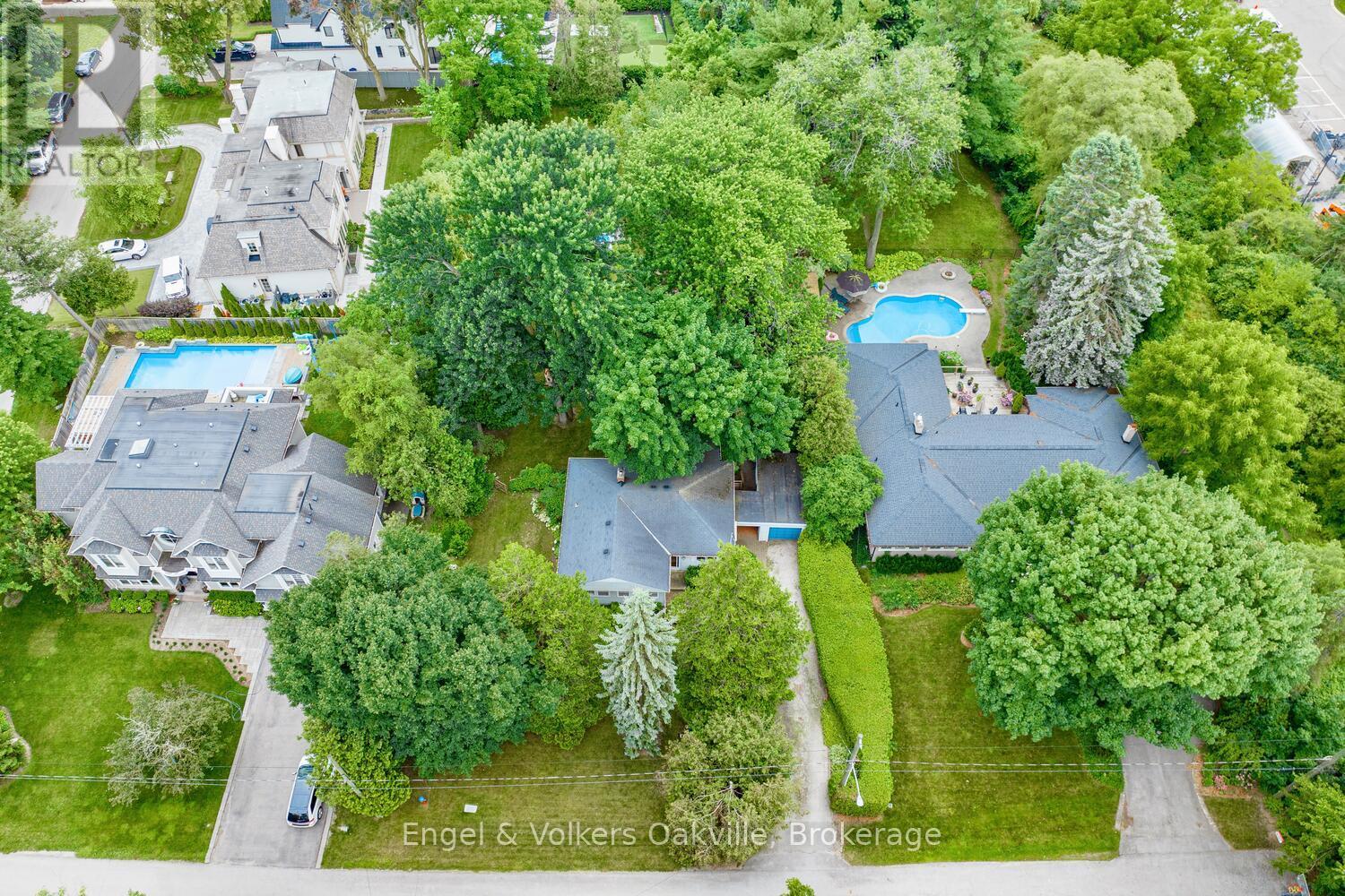 504 CHAMBERLAIN LANE