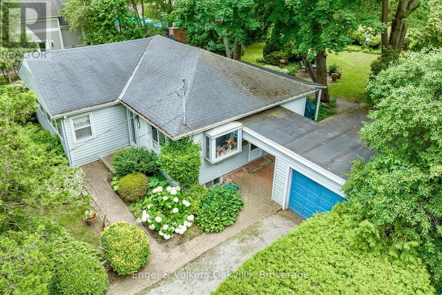 504 CHAMBERLAIN LANE