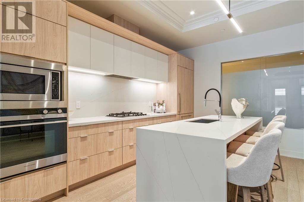123 MAURICE Drive Unit# 216