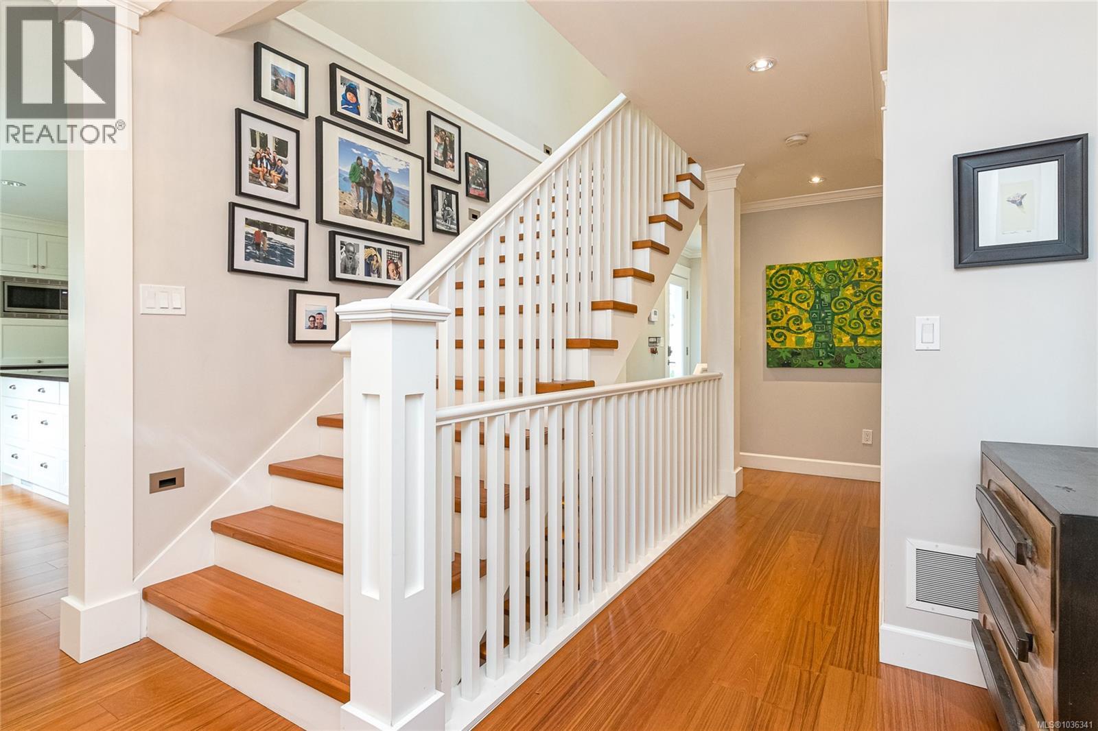 1110 Newport Ave