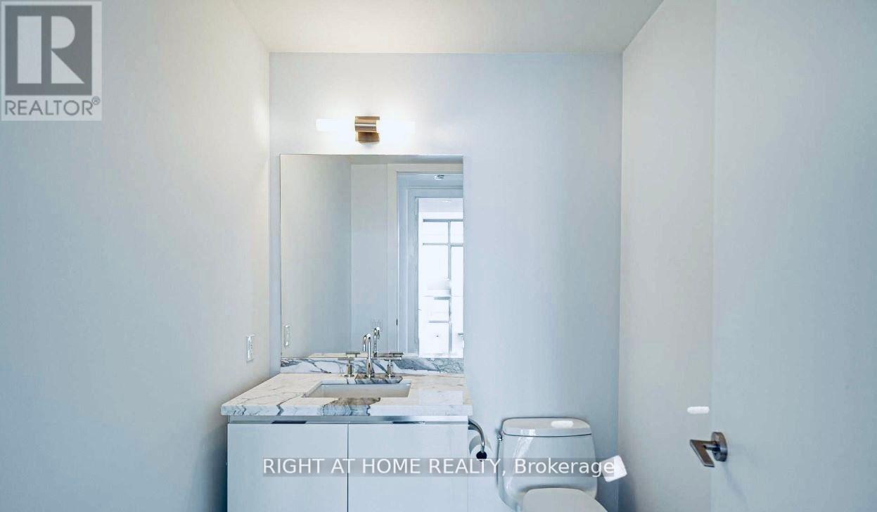 4504 - 33 CHARLES STREET E