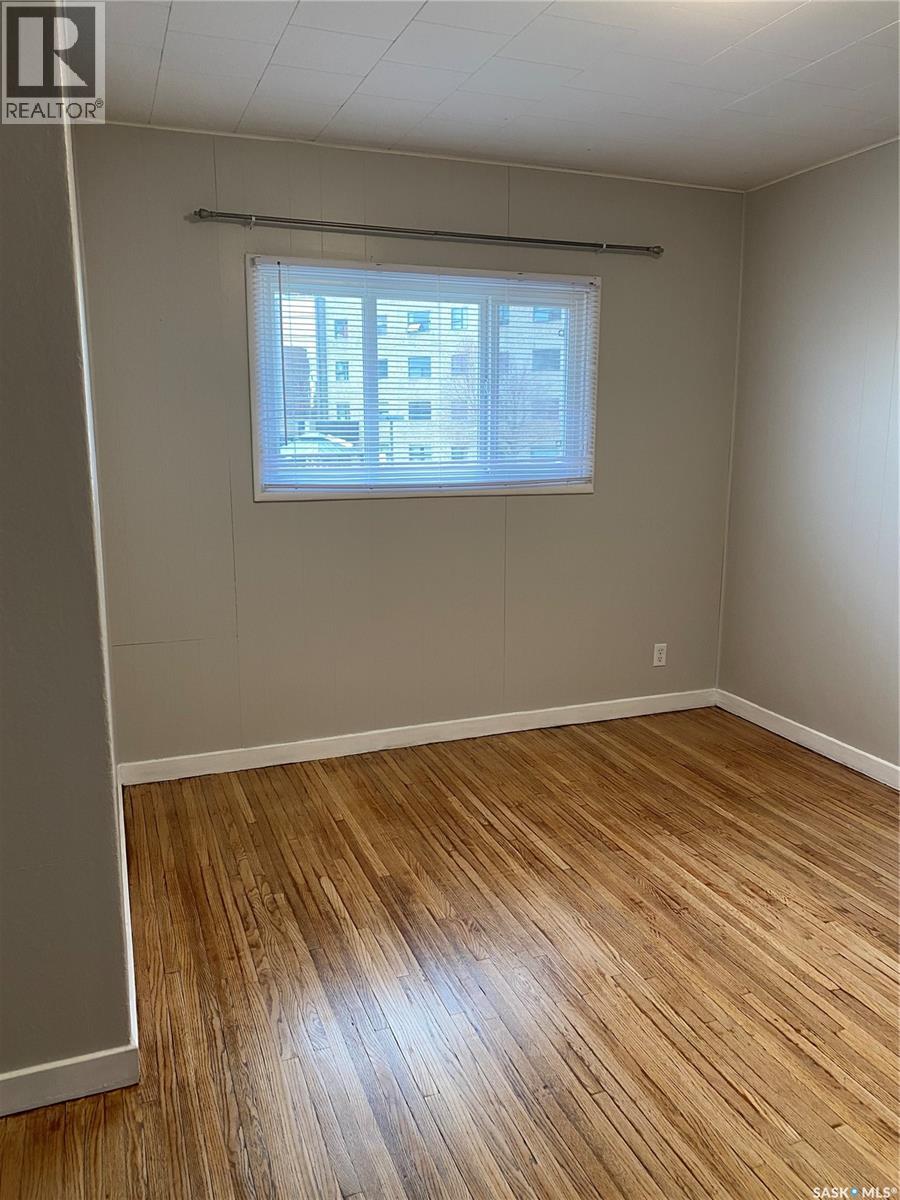209 8th STREET E