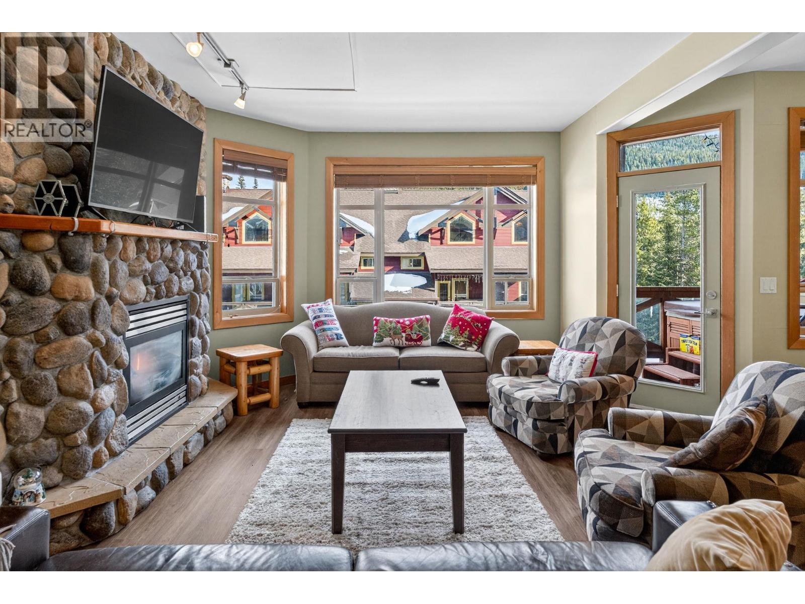 360 Strayhorse Road Unit# 19