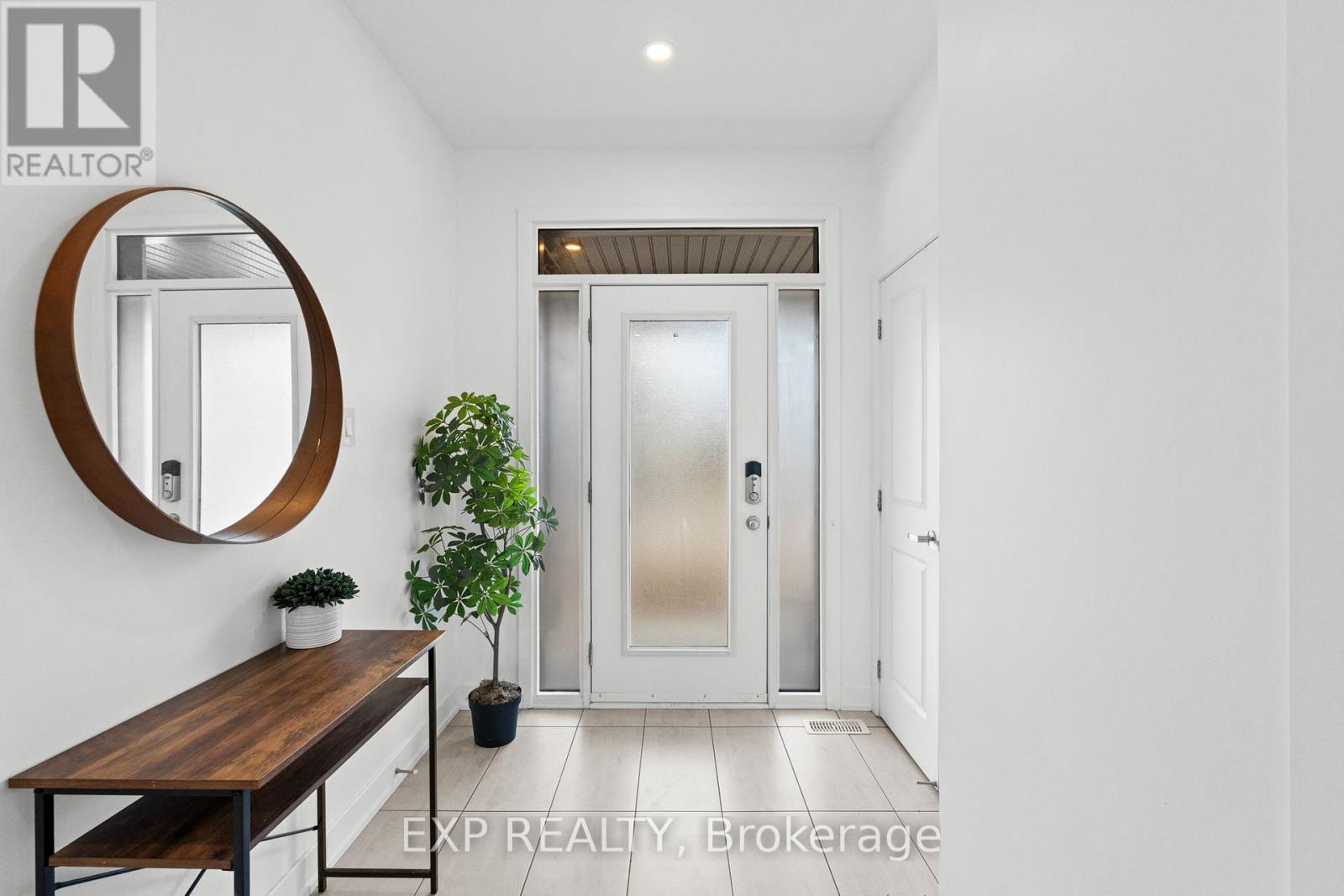 653 PUTNEY CRESCENT