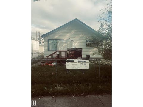 9818 81 AV NW NW Edmonton AB T6E1W3