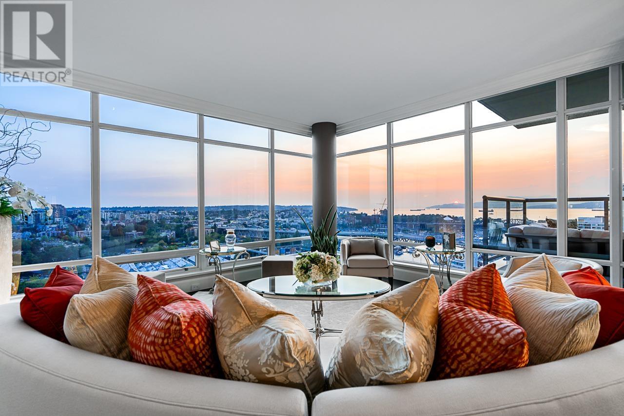 2802 428 BEACH CRESCENT