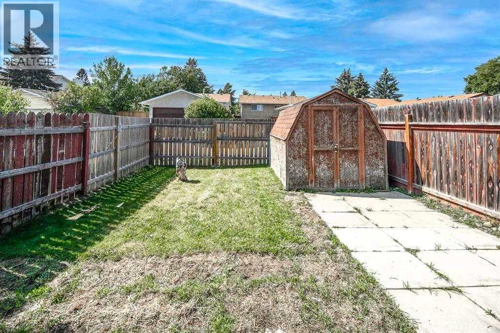 880 Rundlecairn Way NE