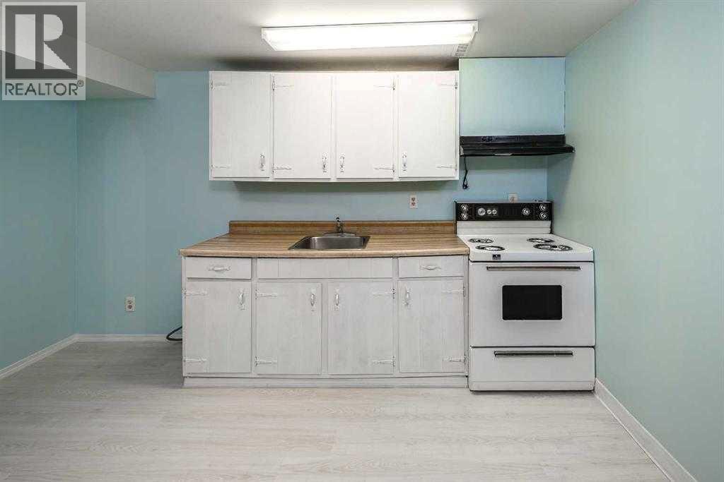 880 Rundlecairn Way NE