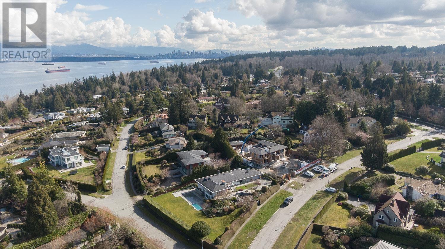 1516 WESBROOK CRESCENT