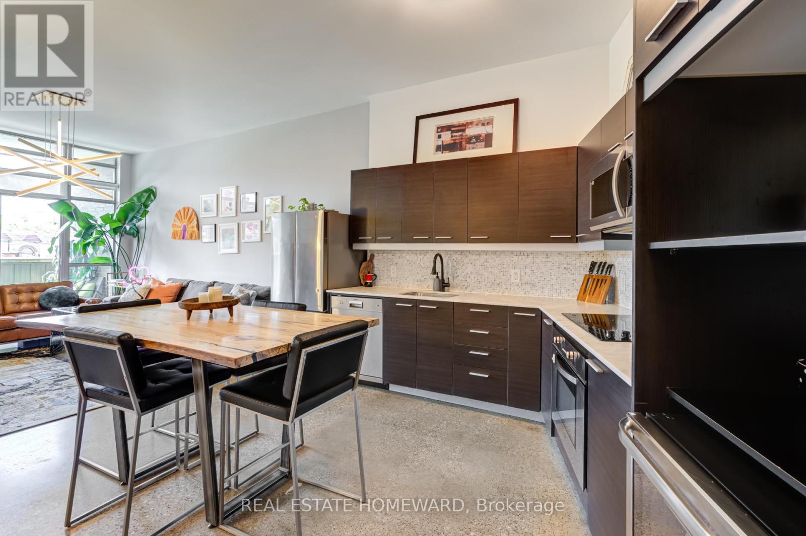 310 - 549 KING STREET E