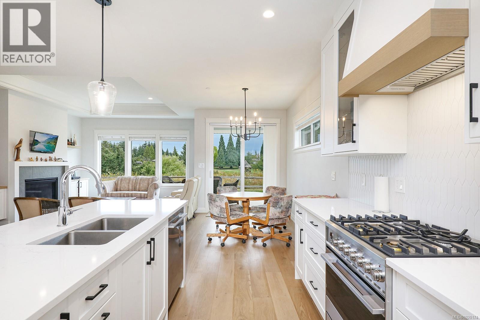 124 1444 CROWN ISLE Dr