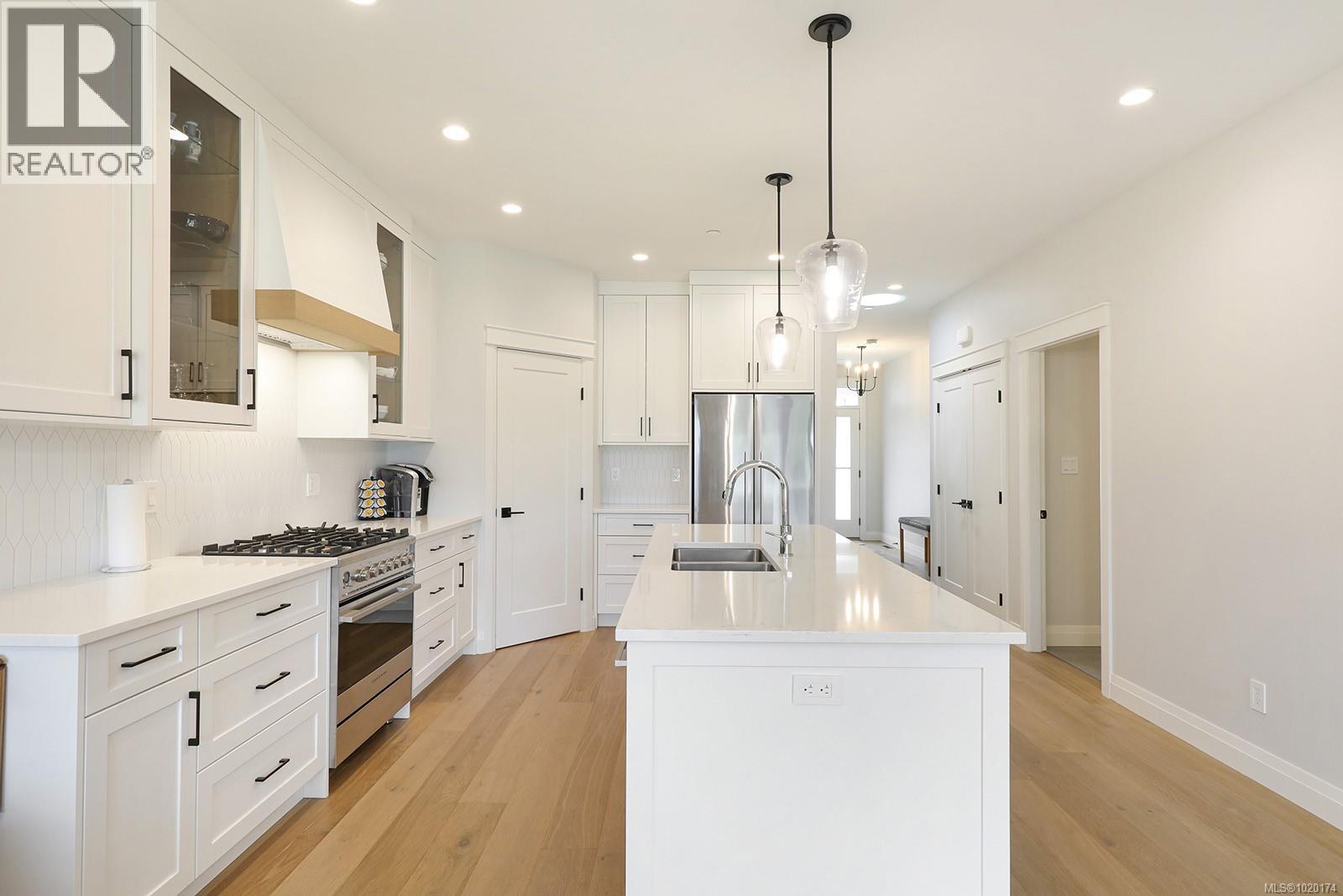 124 1444 CROWN ISLE Dr