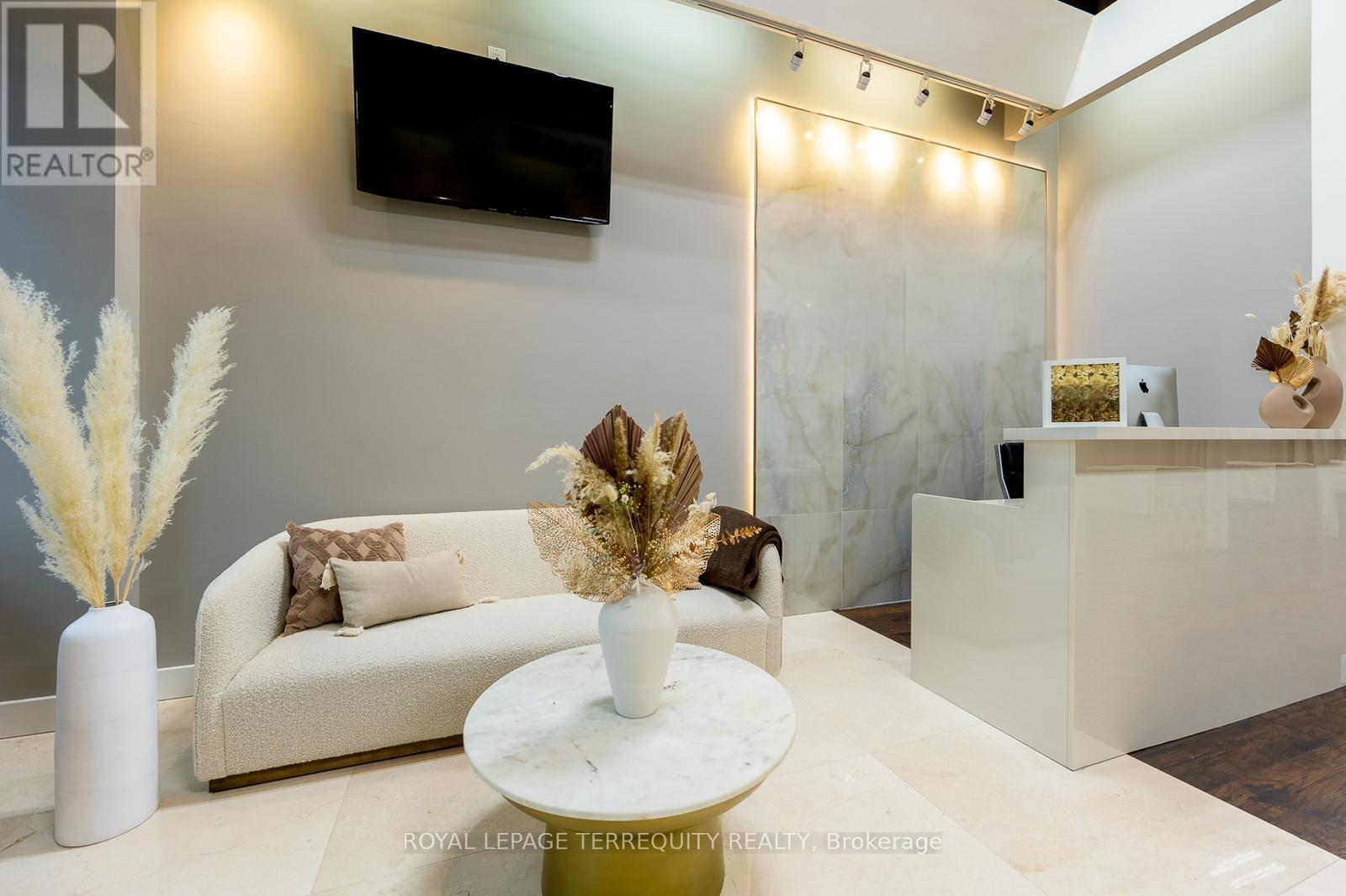 Photo 1 of 13 — 20 - 8750 JANE STREET Unit 20, Vaughan (Concord), ON L4K0E7