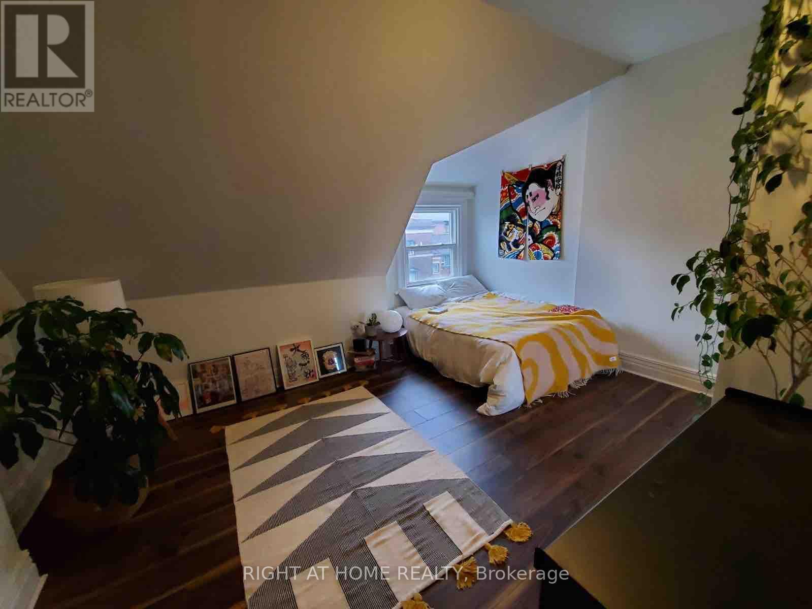 2 - 715 OSSINGTON AVENUE