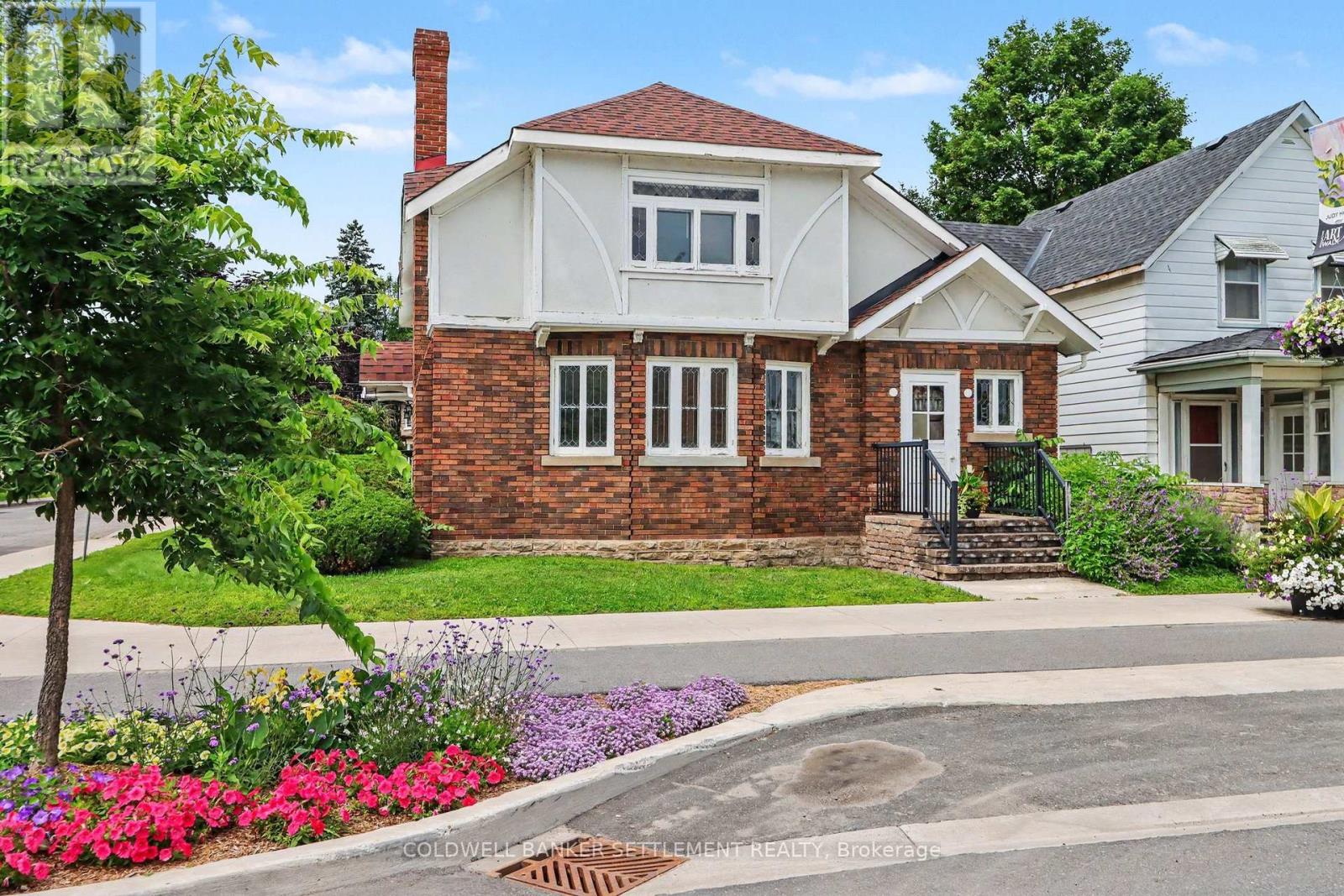 2 GLADSTONE AVENUE