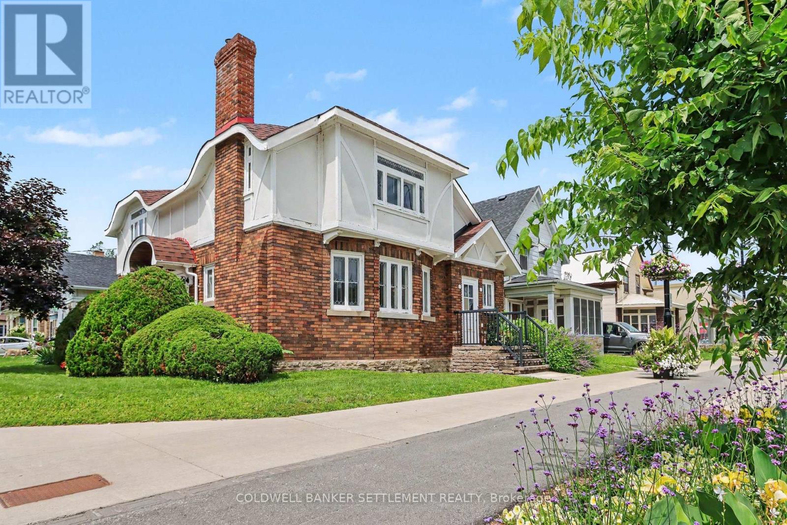 2 GLADSTONE AVENUE