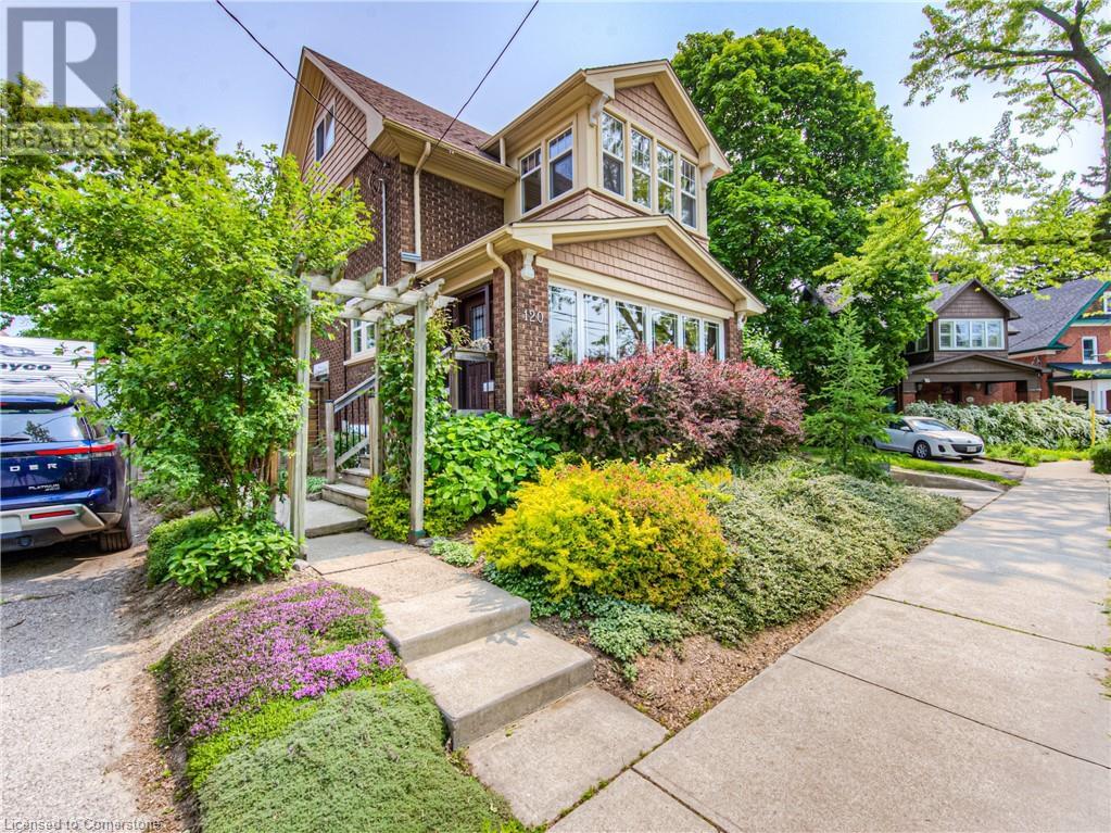 120 MOORE Avenue