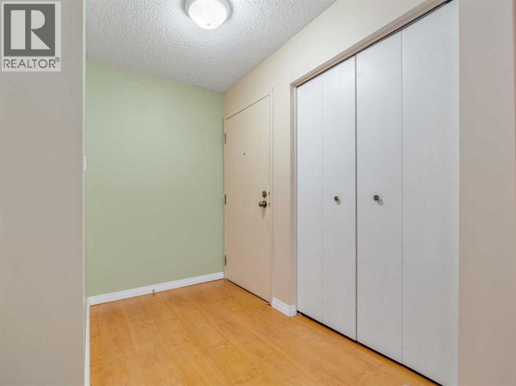 302, 65 Temple Boulevard W