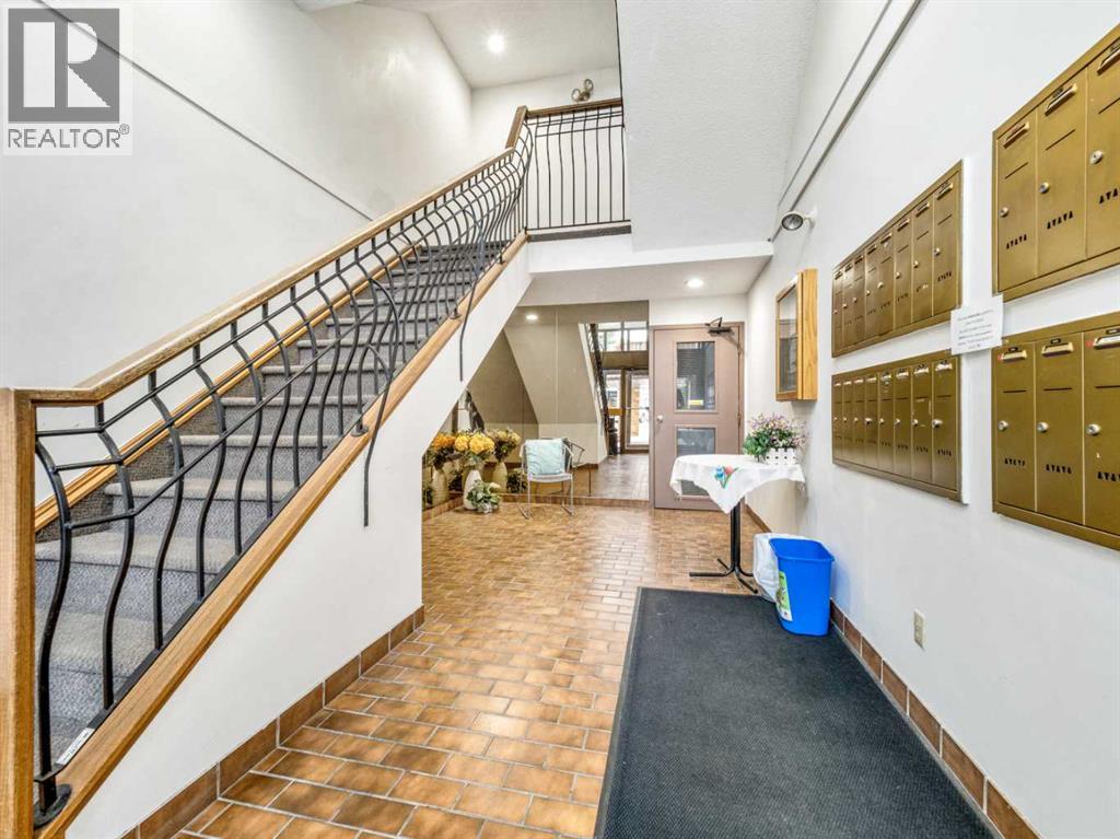 302, 65 Temple Boulevard W