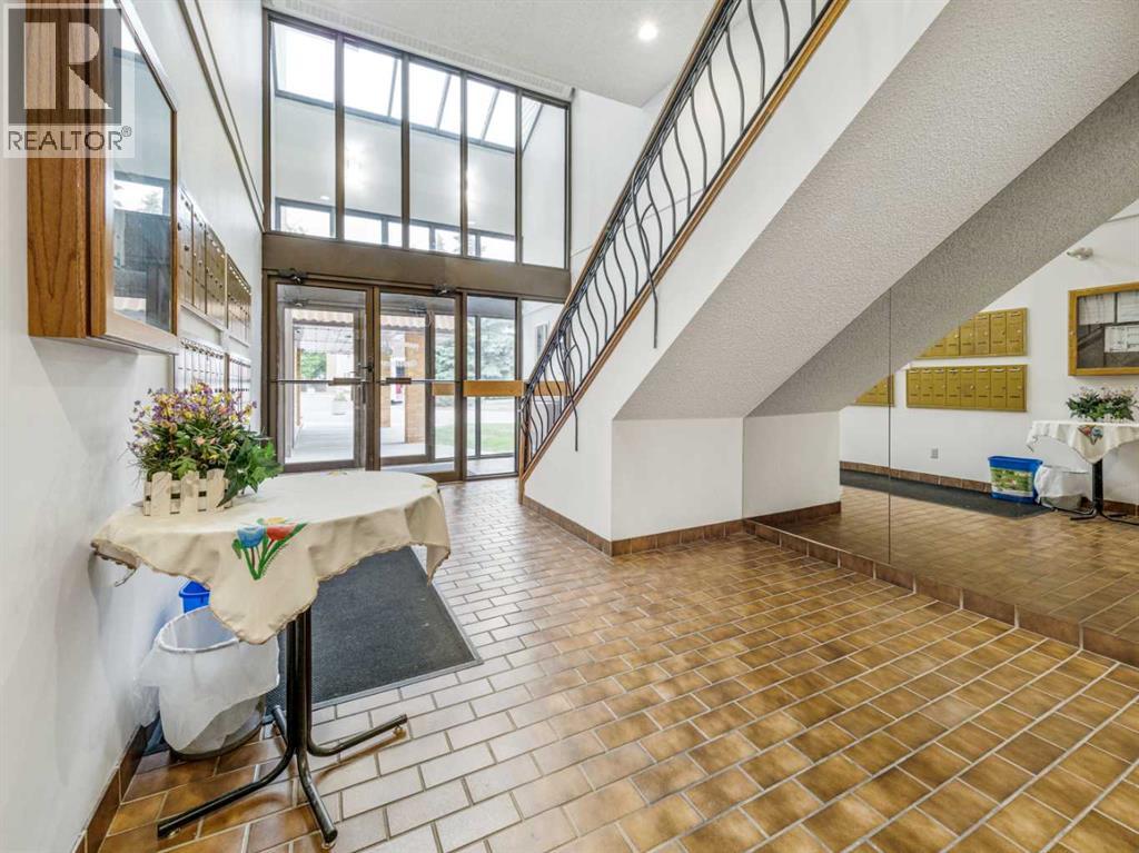 302, 65 Temple Boulevard W