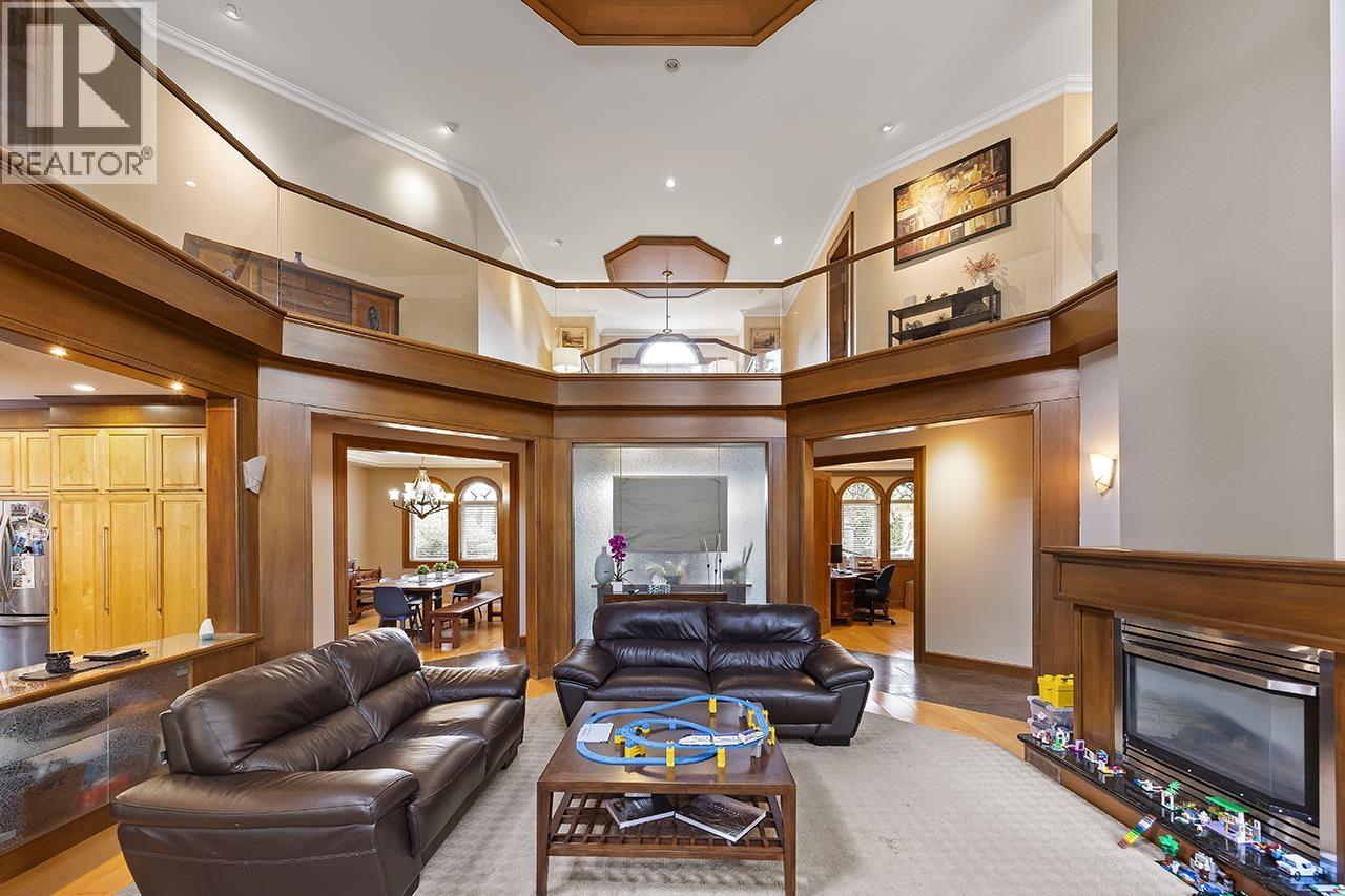 3582 EDGEMONT BOULEVARD