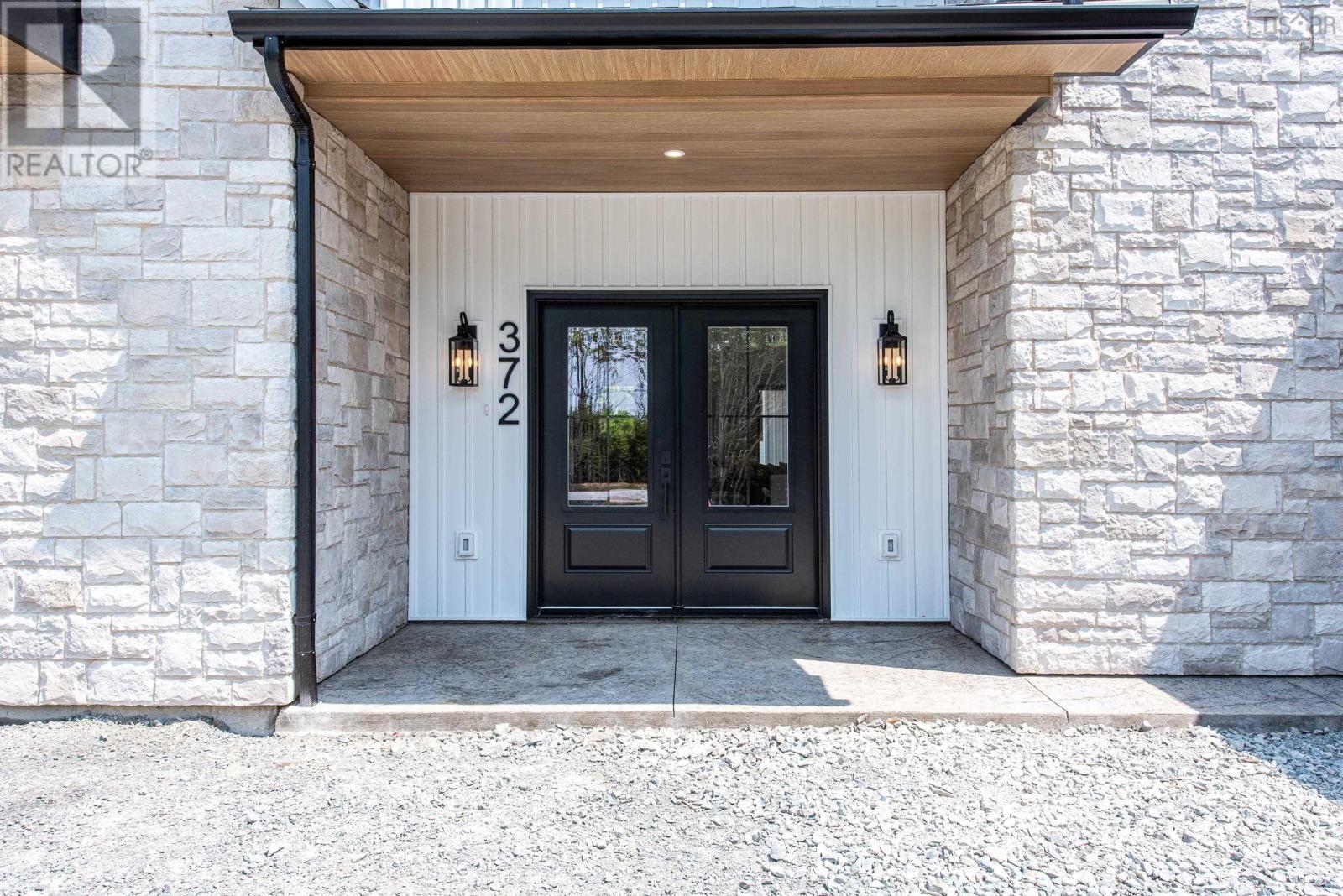 372 Canoe Crescent