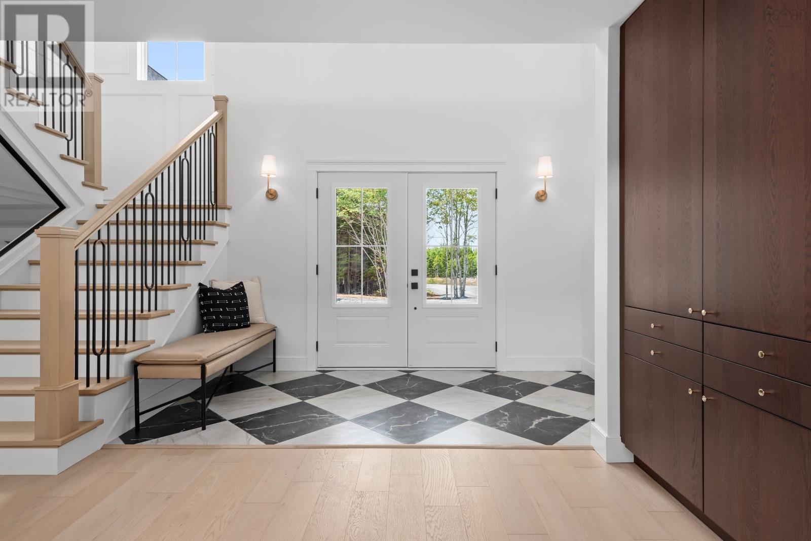 372 Canoe Crescent