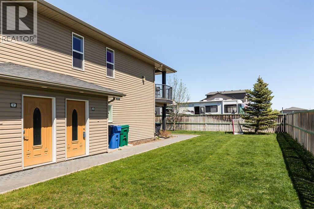 8, 899 Mt Sundance Manor W
