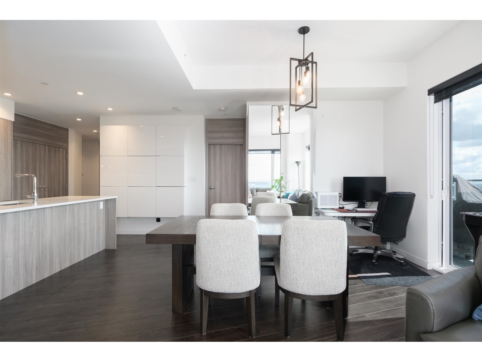 4105 9887 WHALLEY BOULEVARD