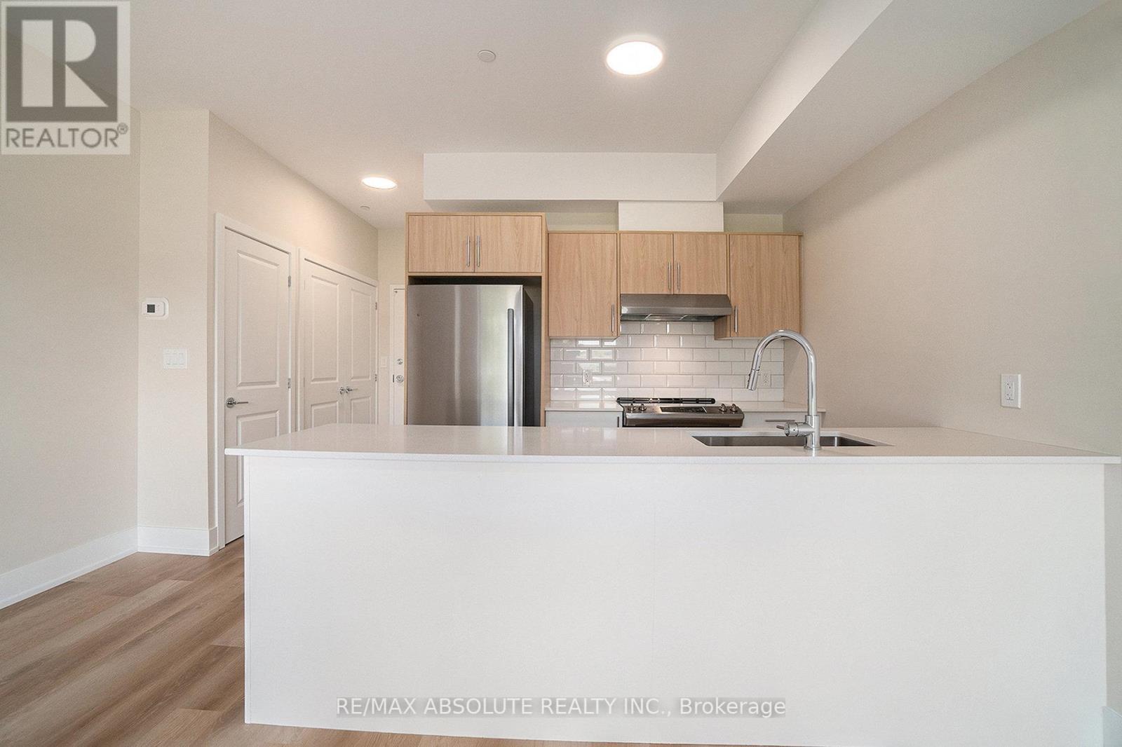 407 - 12 THOMAS STREET S