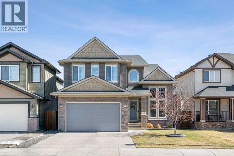 809 Canoe Green SW Airdrie AB T4B3K6