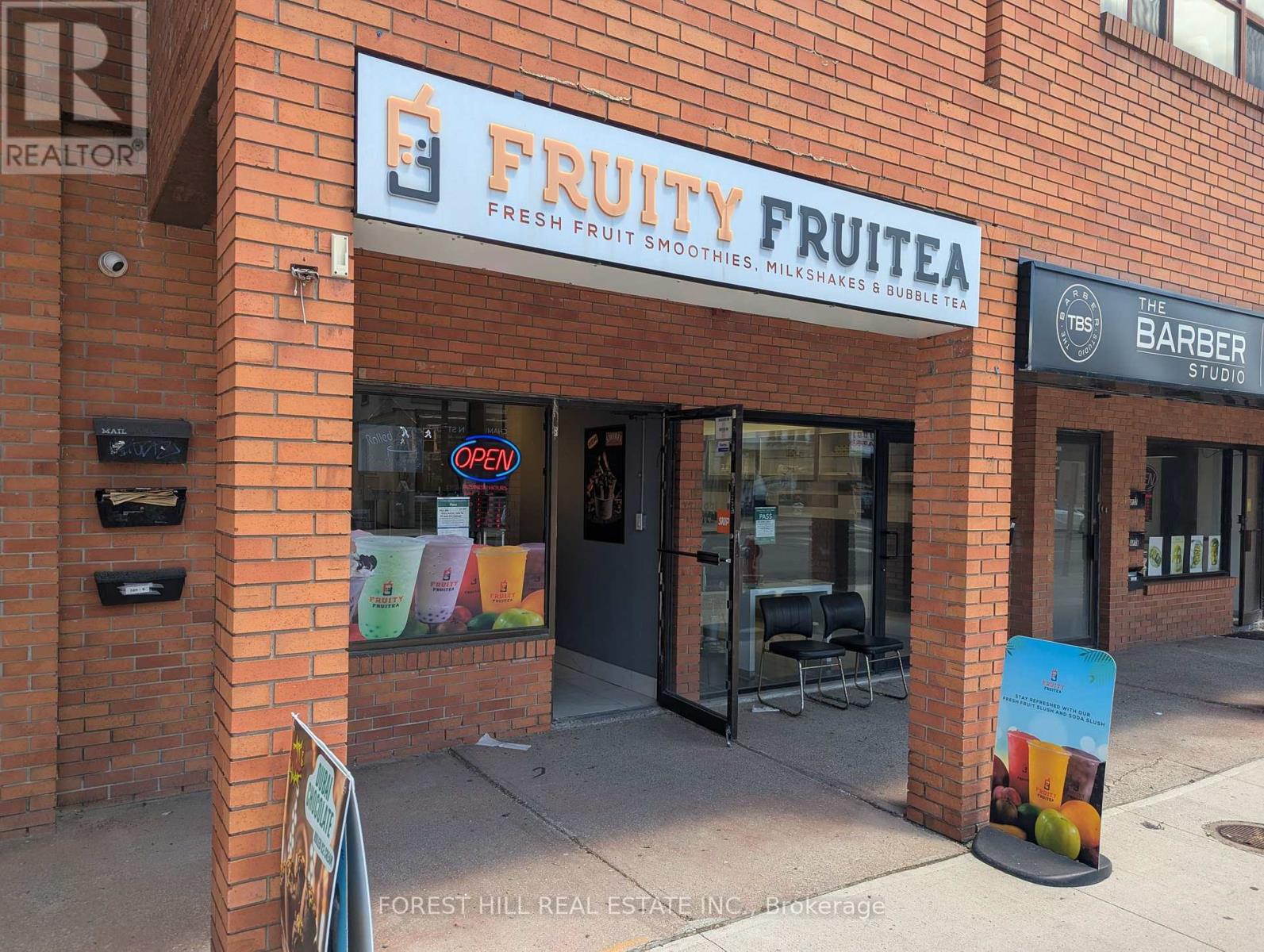 6 - 245 QUEEN STREET S