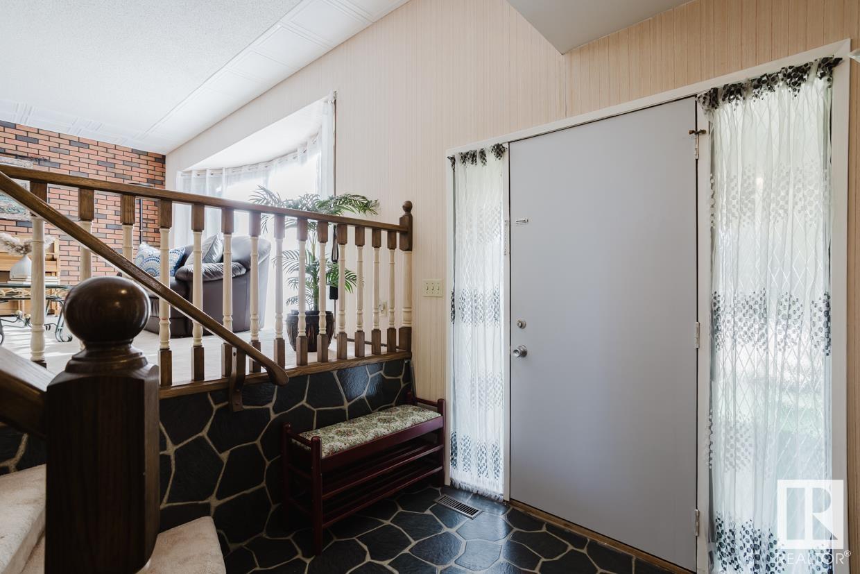 7404 41 AV NW