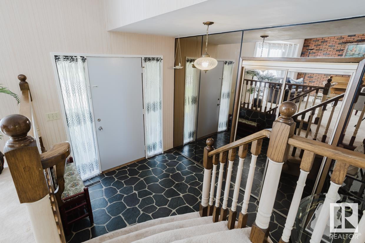 7404 41 AV NW