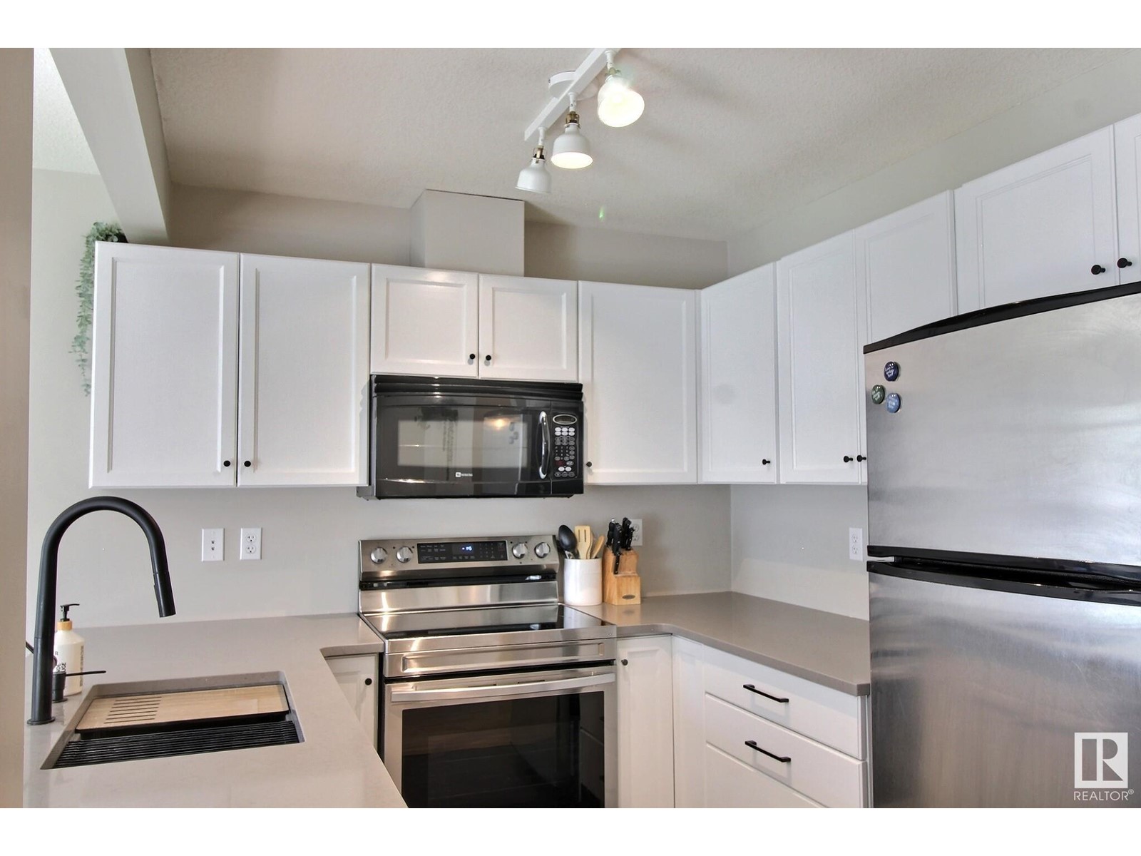 #120 150 EDWARDS DR SW