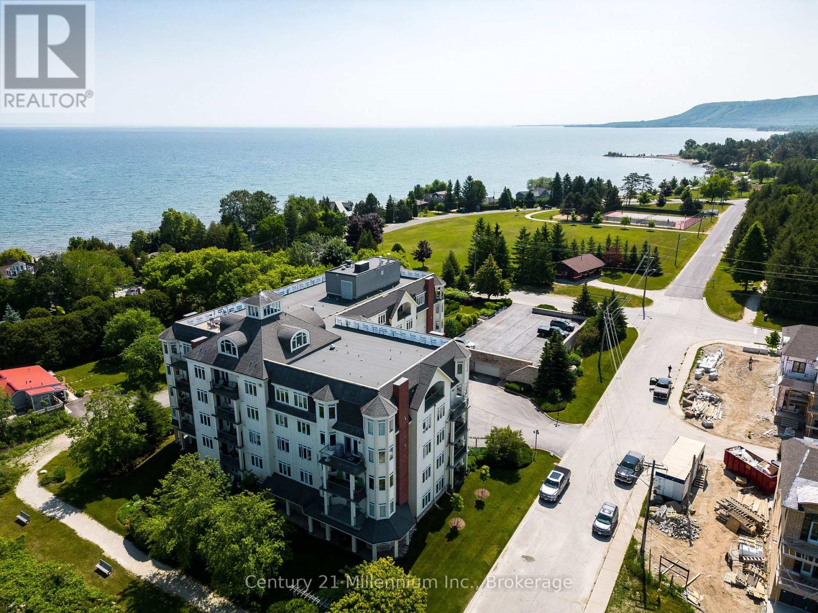 407 - 10 BAY STREET E