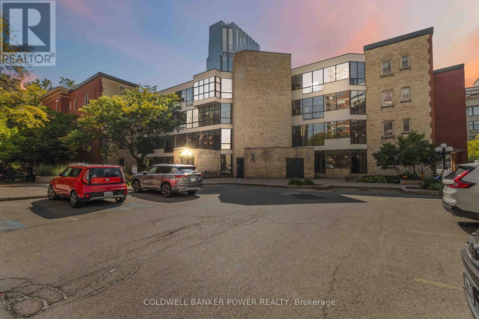 308 - 460 WELLINGTON STREET