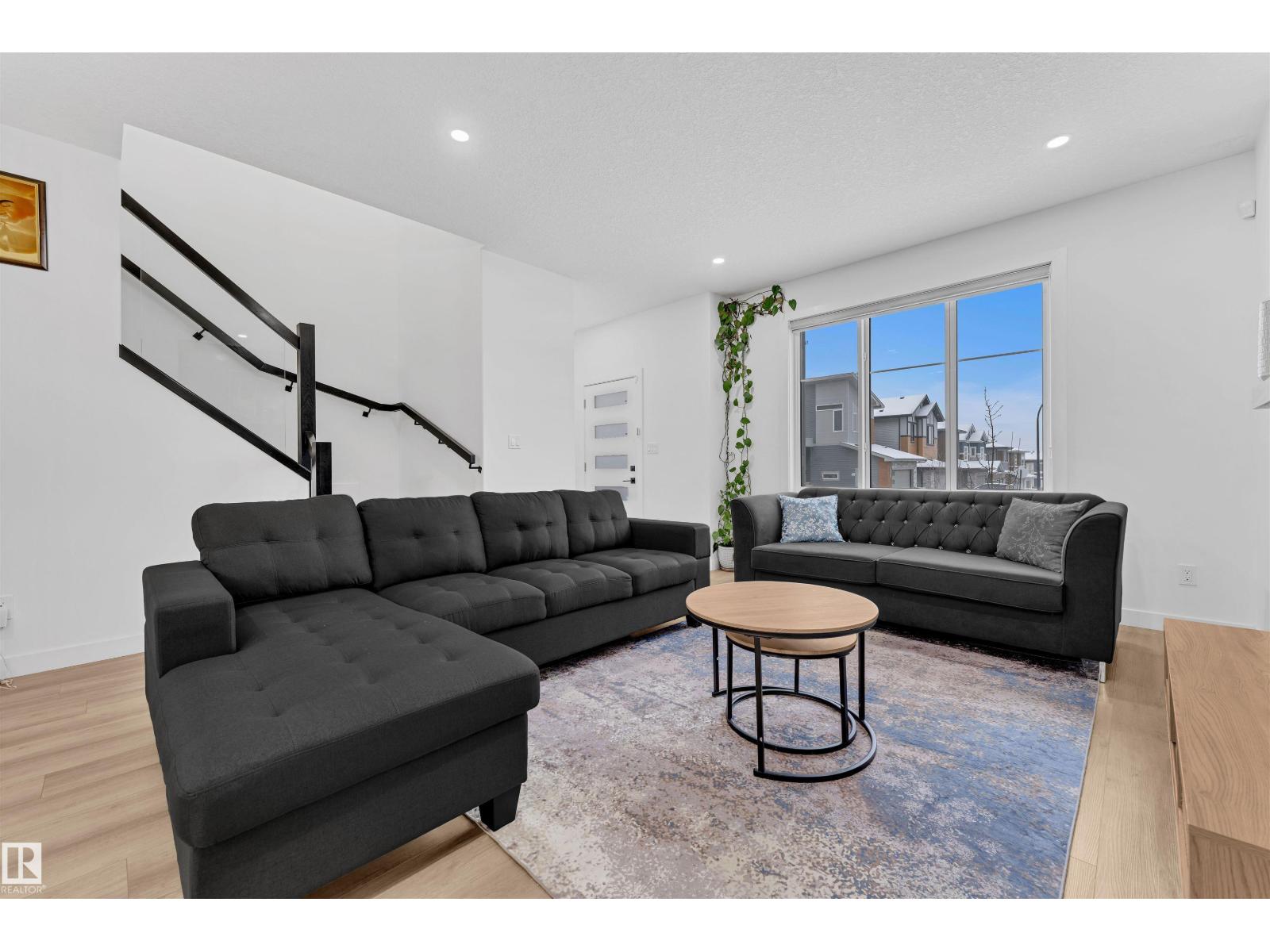 217 CHARLESWORTH DR SW