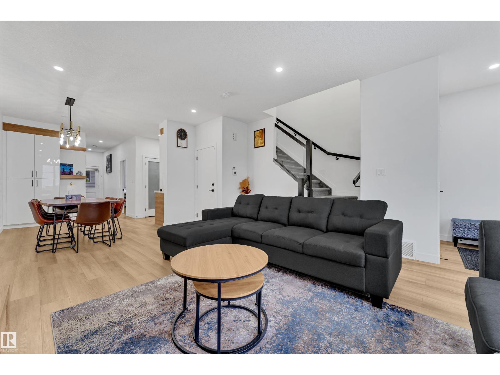 217 CHARLESWORTH DR SW