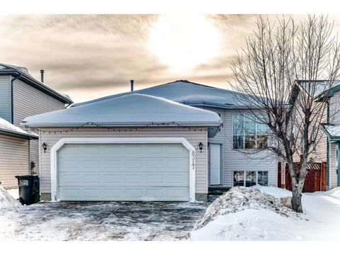 8317 171A AV NW Edmonton AB T5Z3E4