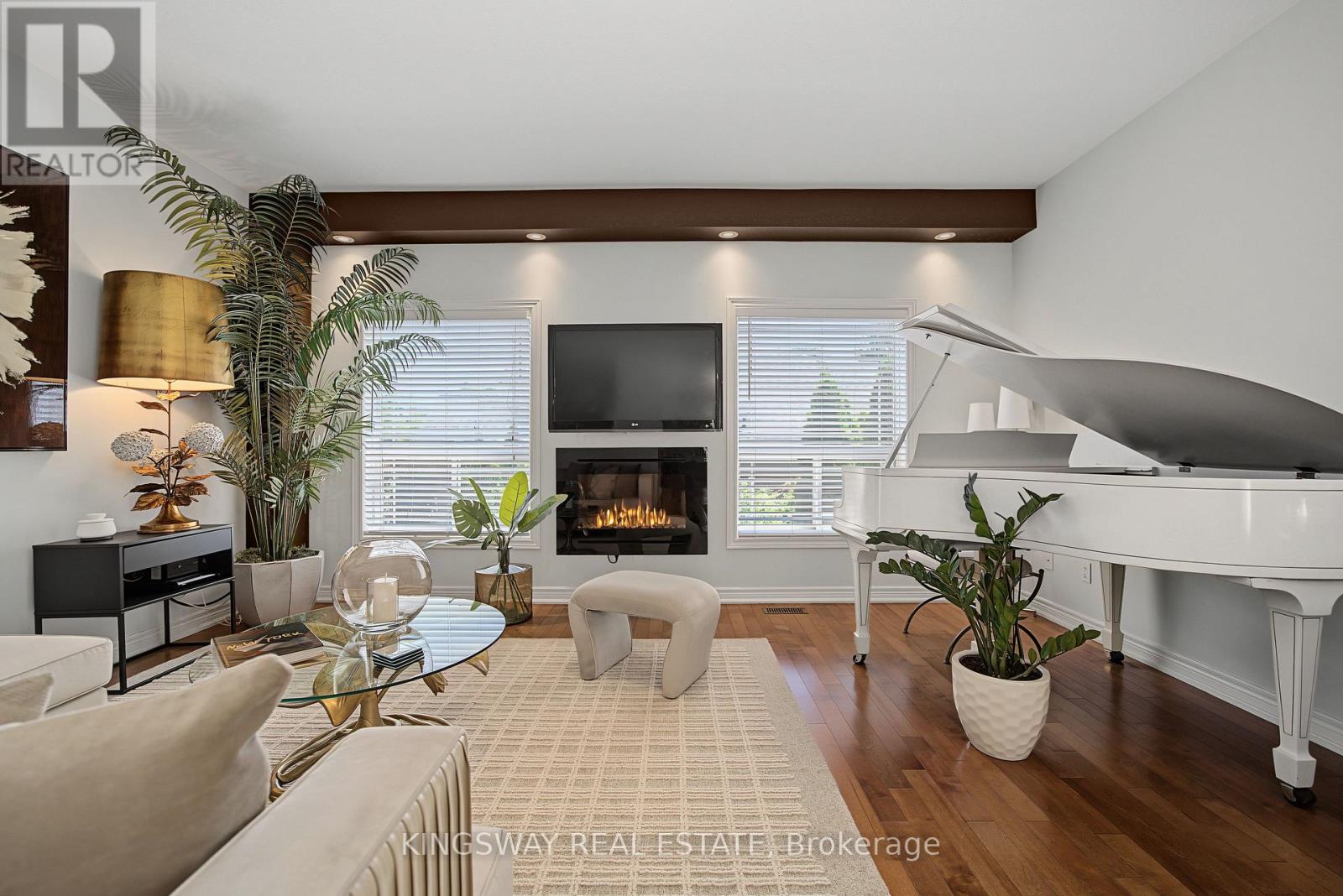 11 - 218 PLAINS ROAD E
