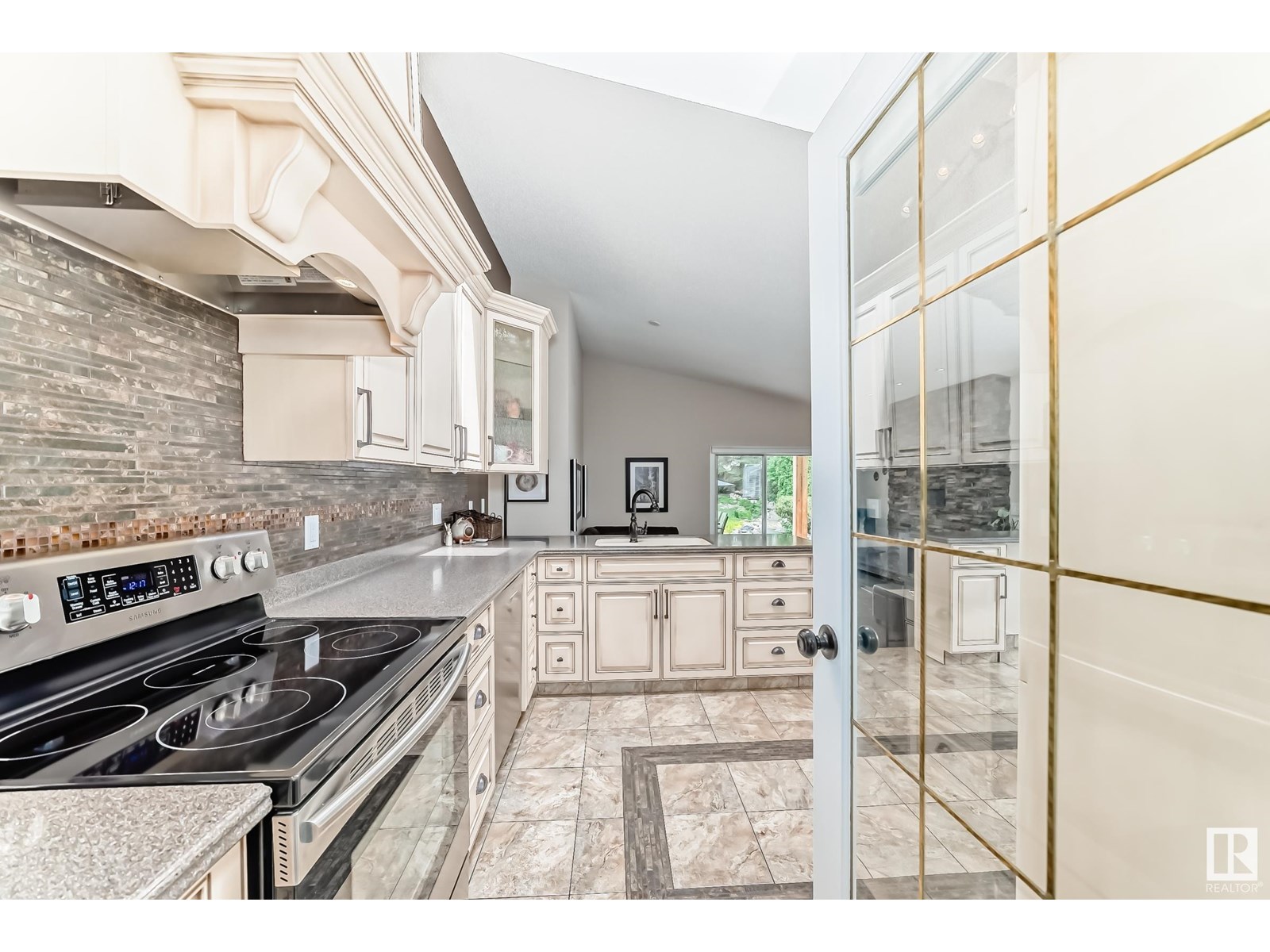4019 104 ST NW