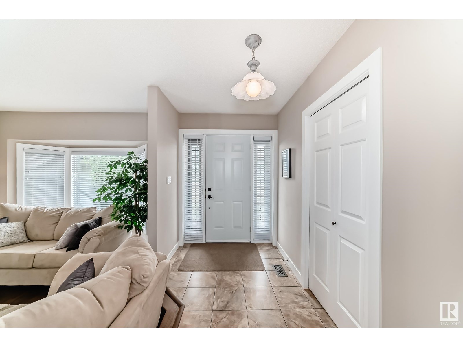 4019 104 ST NW