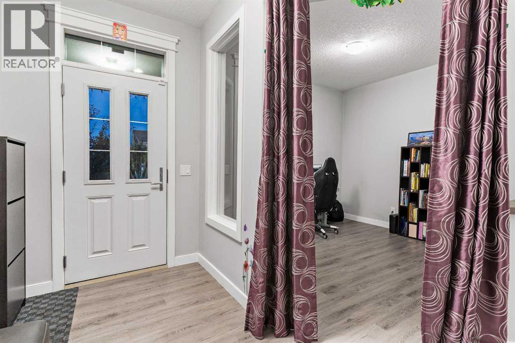 562 Silverado Boulevard SW