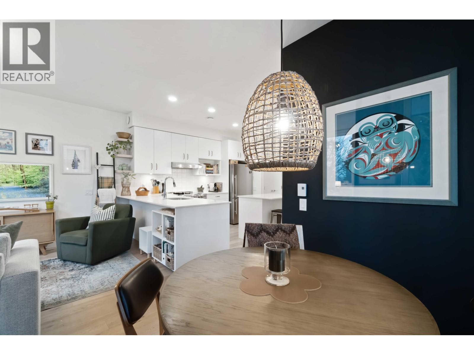 403 2137 CHESTERFIELD AVENUE