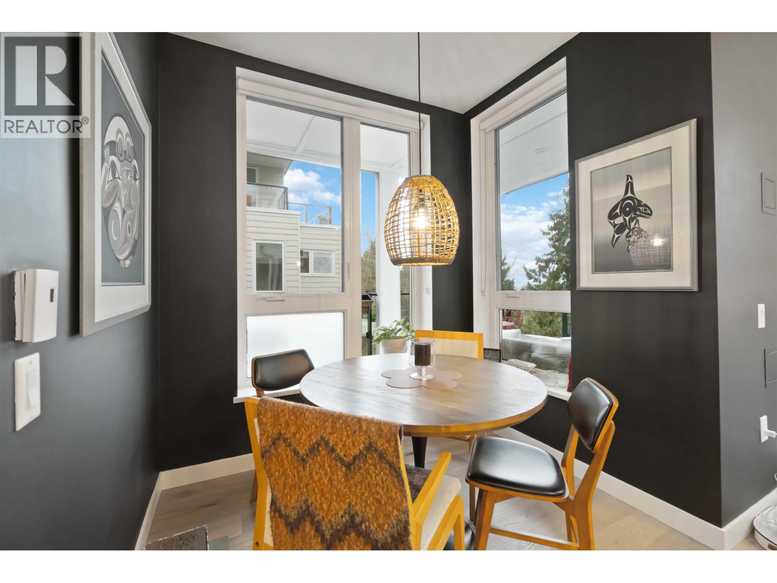 403 2137 CHESTERFIELD AVENUE